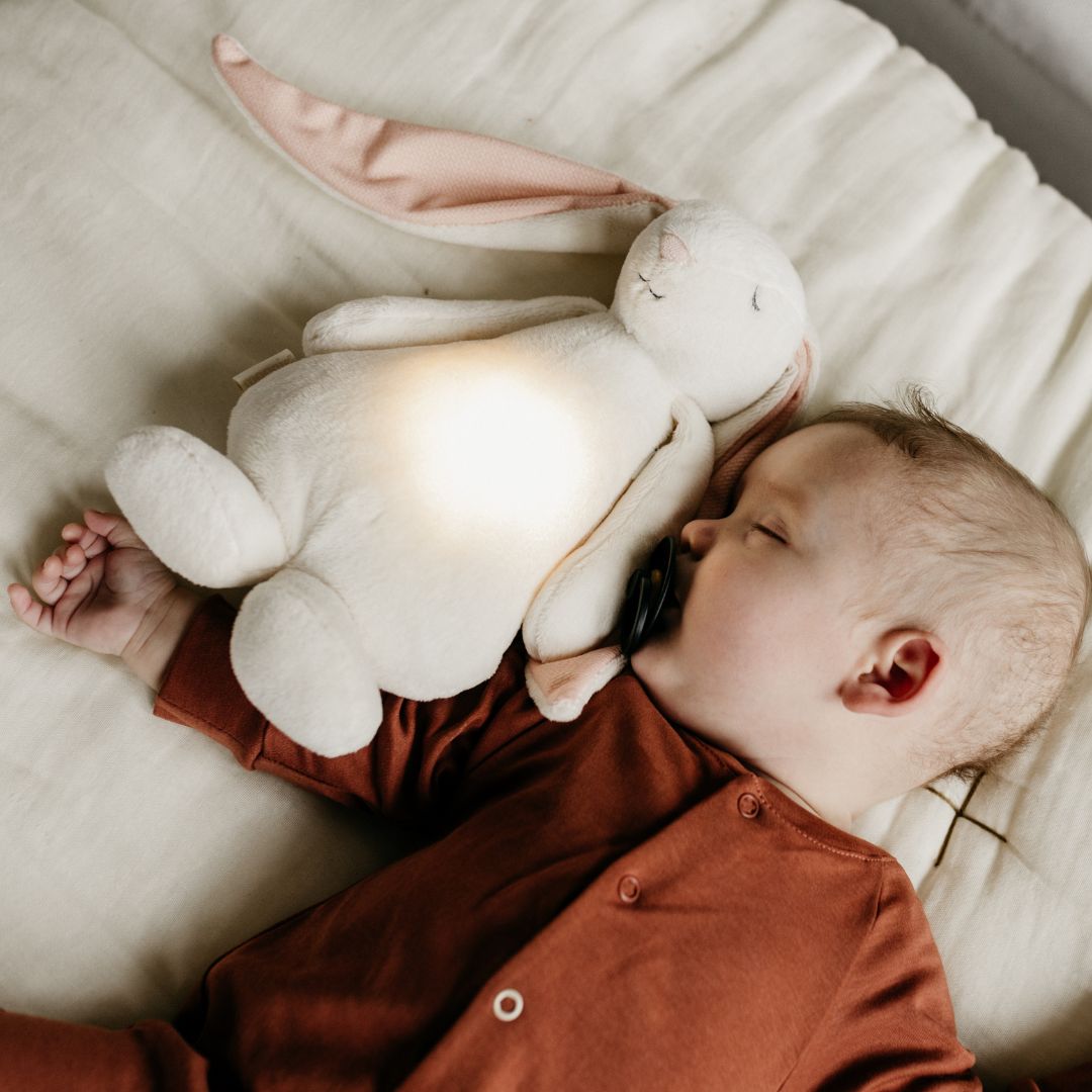 MOONIE Επαναφορτιζόμενο βοήθημα ύπνου με αισθητήρα κλάματος και φωτισμό Powder Bunny - Image 2