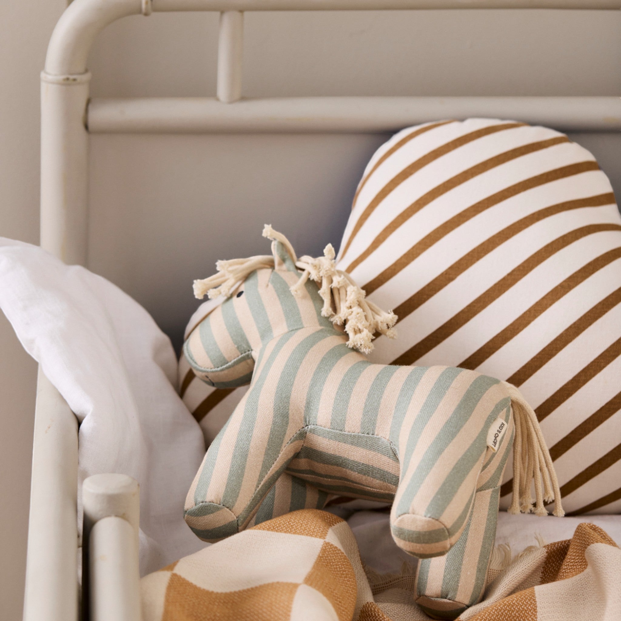 Υφασμάτινο παιχνίδι αλογάκι Sam AIDEN KIDS CONCEPT - Image 3