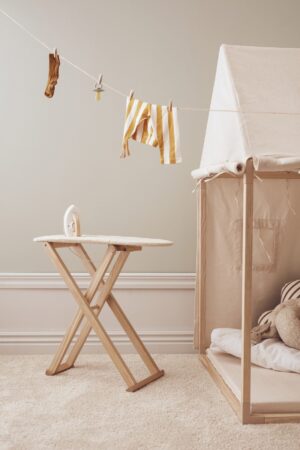 Ξύλινο σετ παιχνιδιού με σιδερώστρα Bistrot KIDS CONCEPT - Image 3