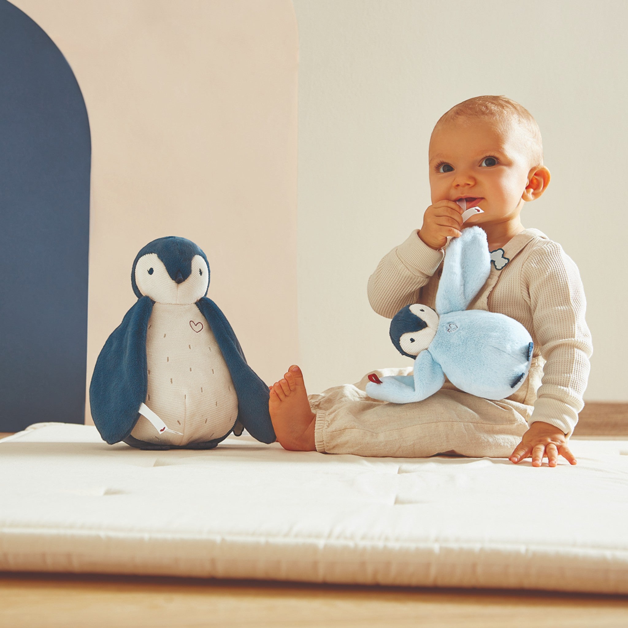 Υφασμάτινα Πιγκουινάκια Μπλε Complices Kaloo - Image 5